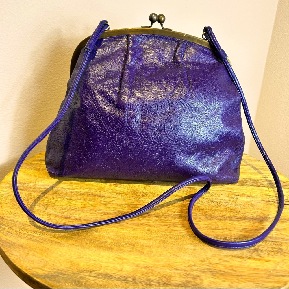 Vintage Etra Womens Red Leather Embossed Shoulder Clutch Bag.